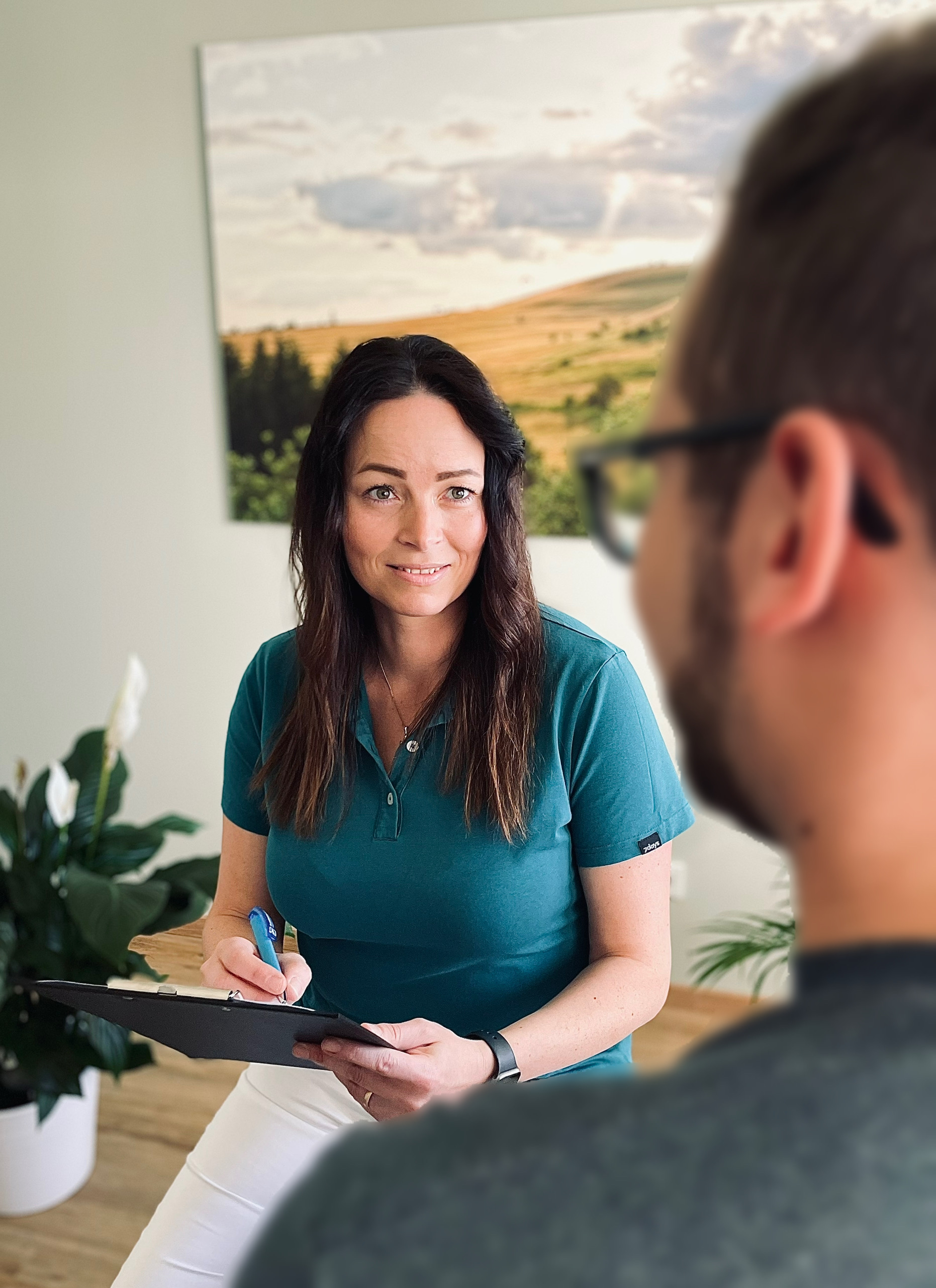 Susanne Jestädt in ihrer Praxis Epione - Privatpraxis für Physiotherapie und Heilpraktik